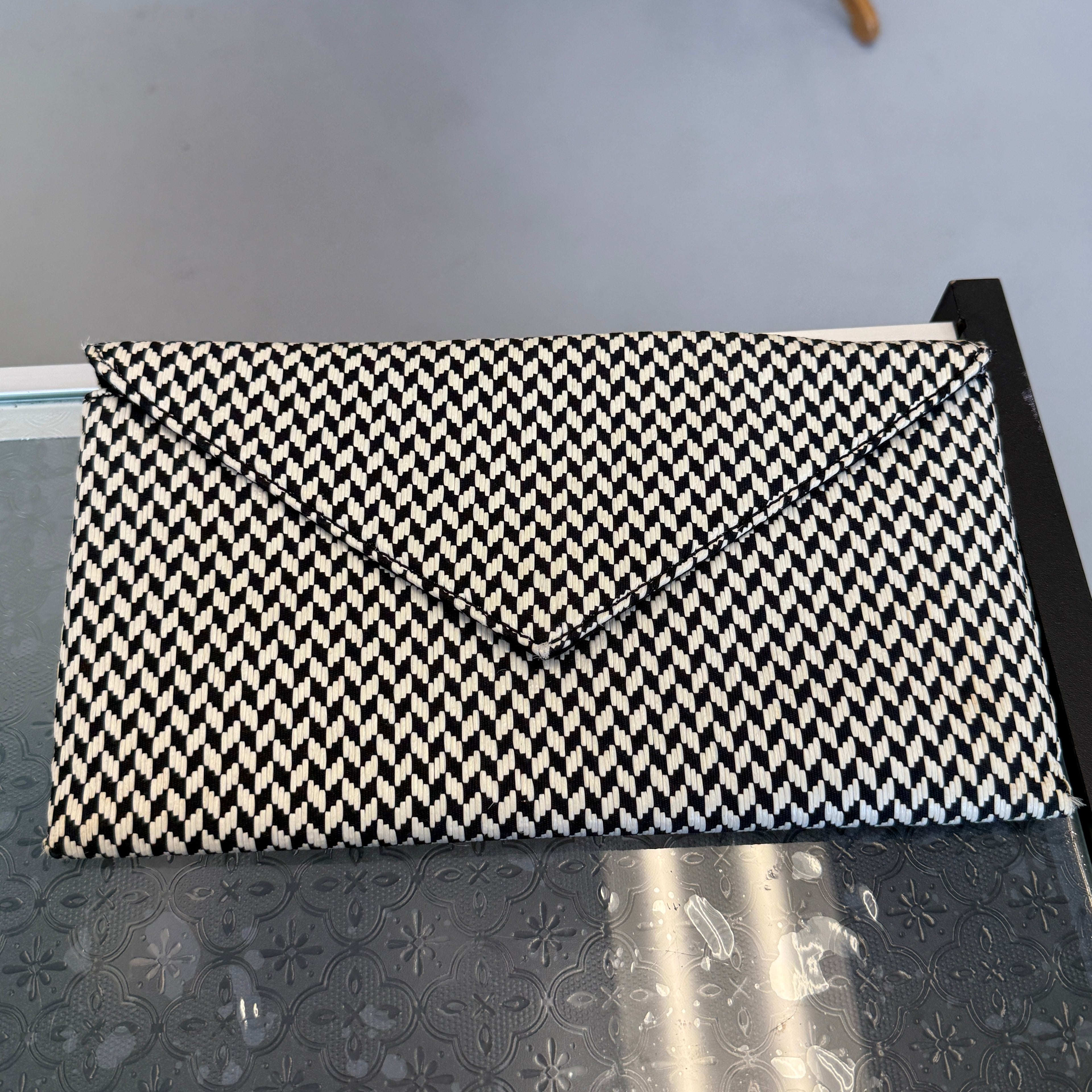 CLUTCH J CREW WHITE O/S