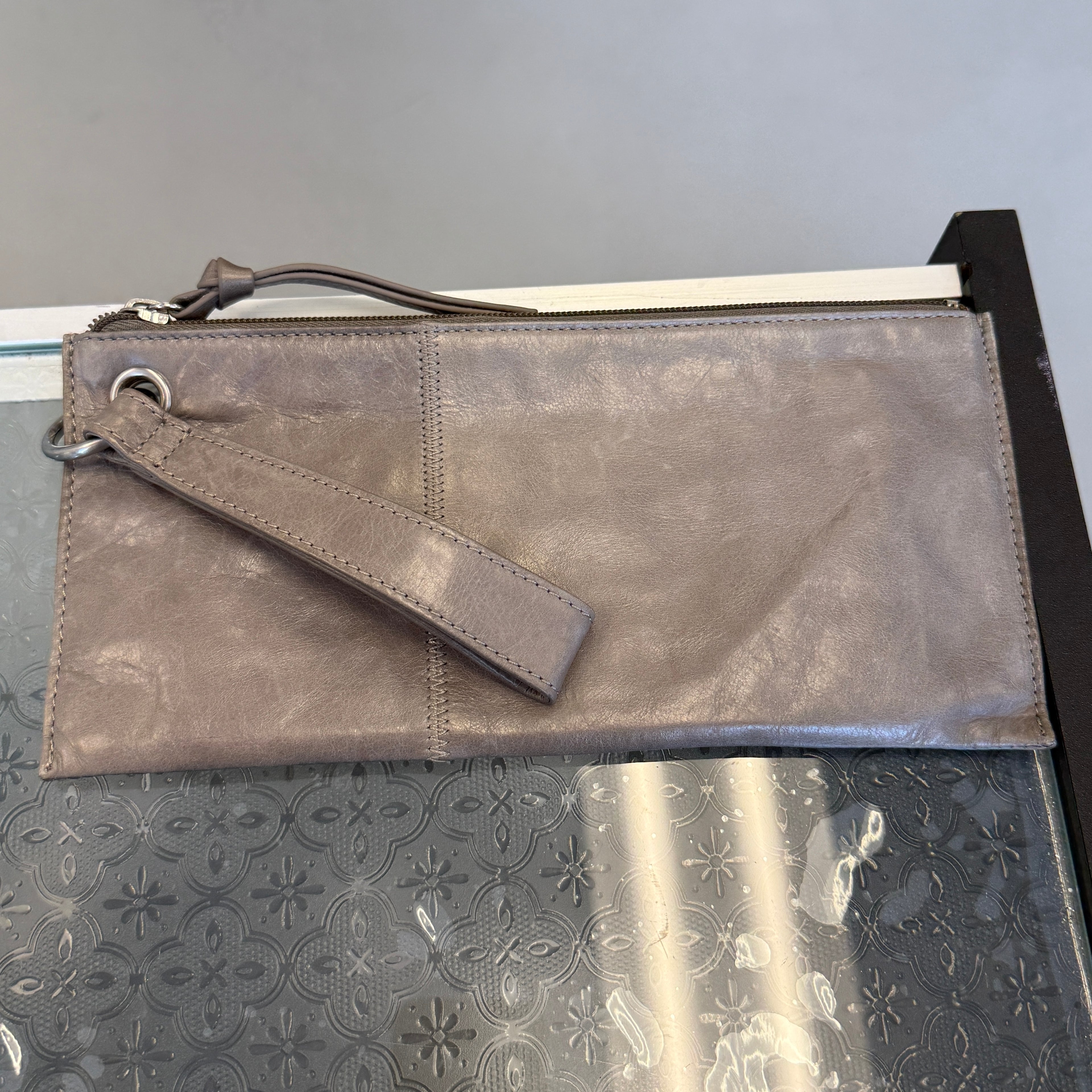 WRISTLET HOBO GRAY O/S